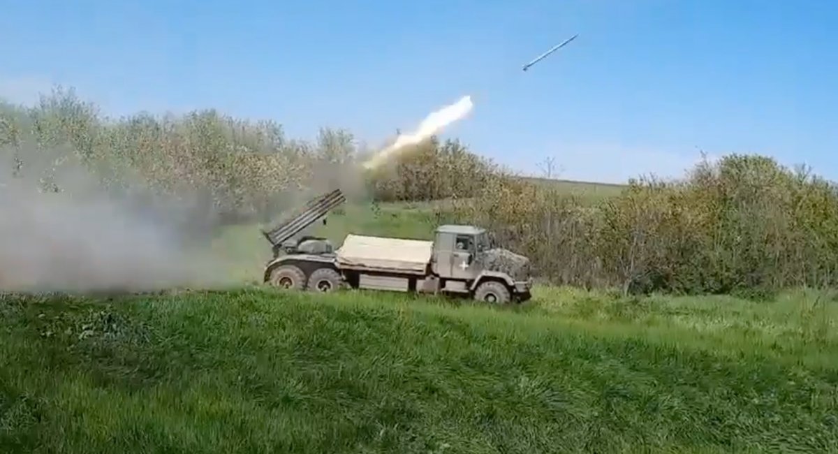 Рідкісні кадри роботи української РСЗВ "Бастіон-2" (відео)
