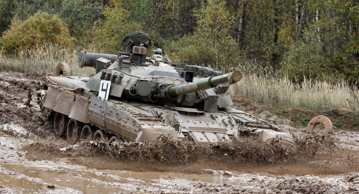 Рашисти "воскресили" танки, які вже давно гниють в українській землі, щоб "воювати" ними взимку