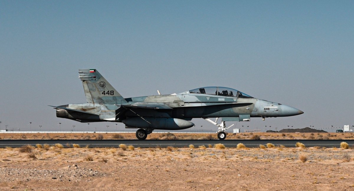 Винищувач F/A-18D Кувейту. Фото: Taryn Butler
