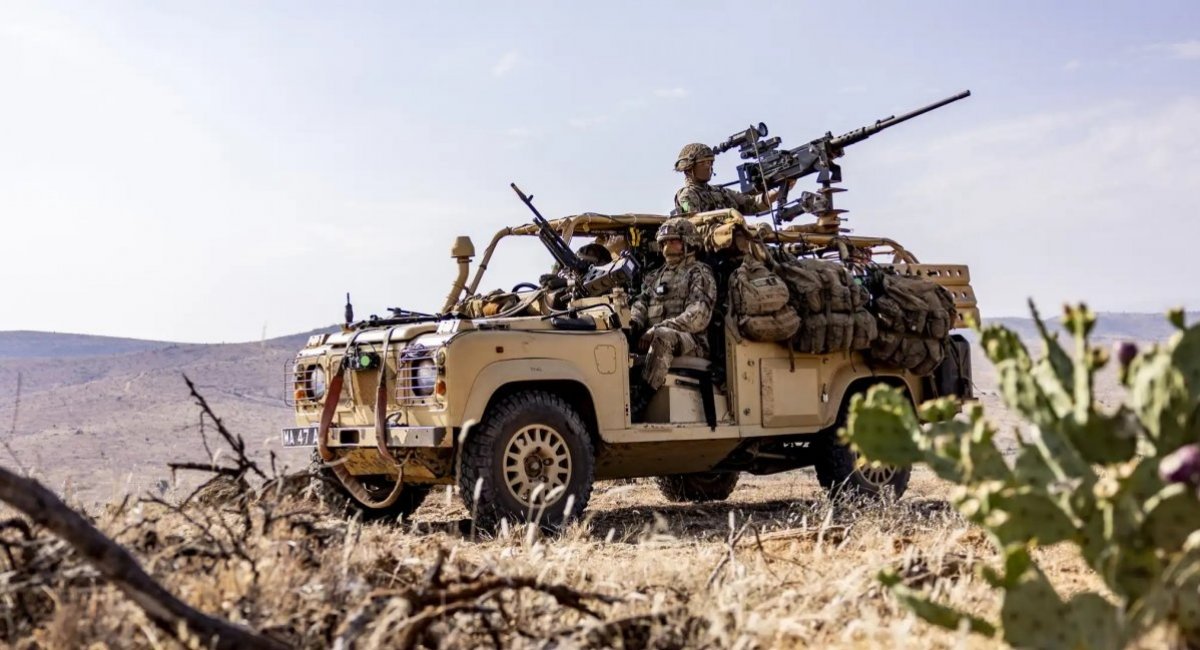 "Дідусь" Land Rover служитиме ще 3 роки, але британці нарешті розпочали конкурс на нові легкі автомобілі