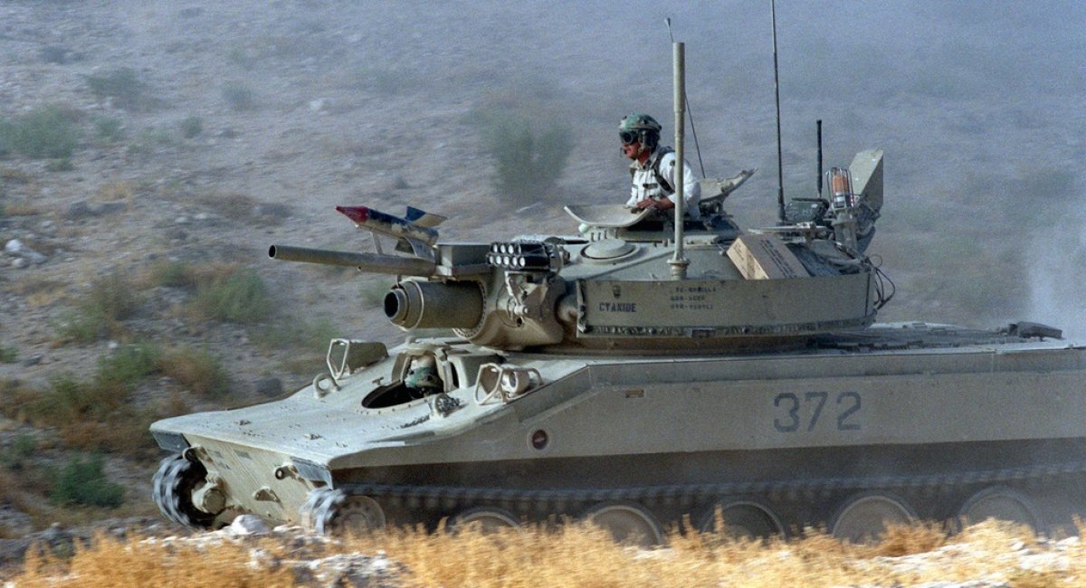 M551 Sheridan імітує радянську БМП-1 під час навчань, фото - The U.S. National Archives