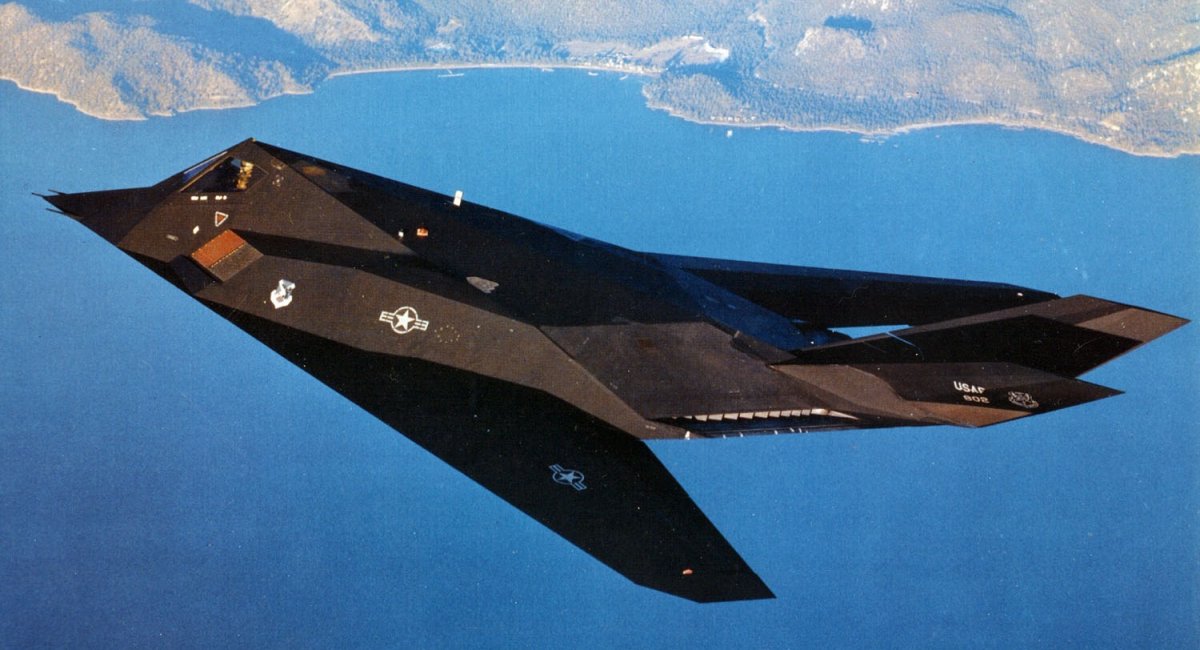 "Пенсіонер" F-117 здійснив неочікуваний візит на одну з авіабаз