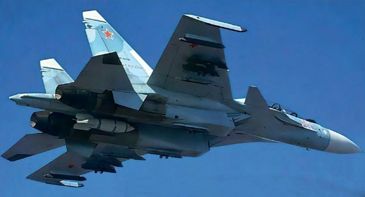 Російський Су-30СМ із імітатором атомної бомби ИАБ-500 (під фюзеляжем, ближче до хвоста), ілюстративне фото з відкритих джерел