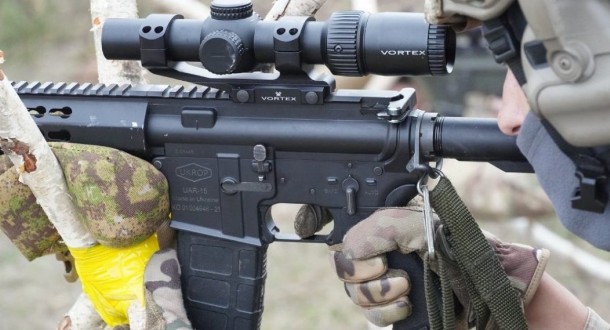 Українська штурмова гвинтівка UAR-15. Фото: Євген Солонина, 2023 рік