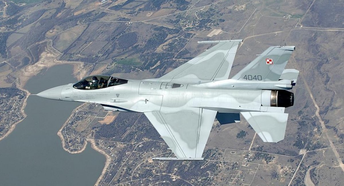 Польща придбає тренажери для пілотів F-16
