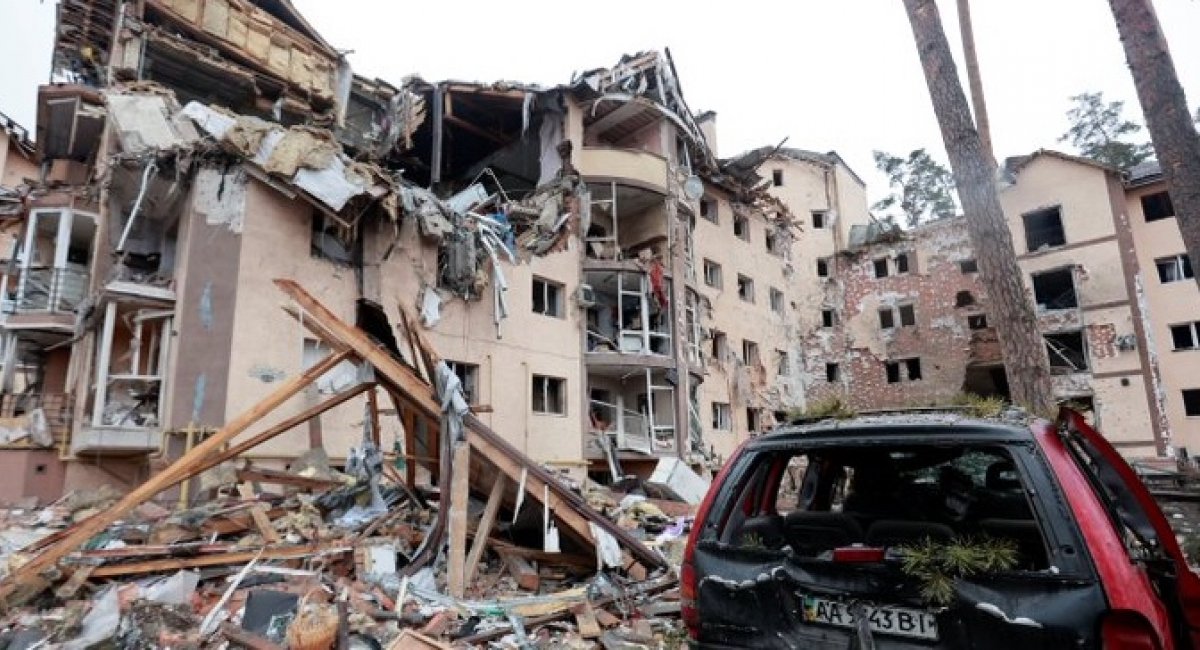 Зруйнові будинки мирних мешканців у Ірпіні