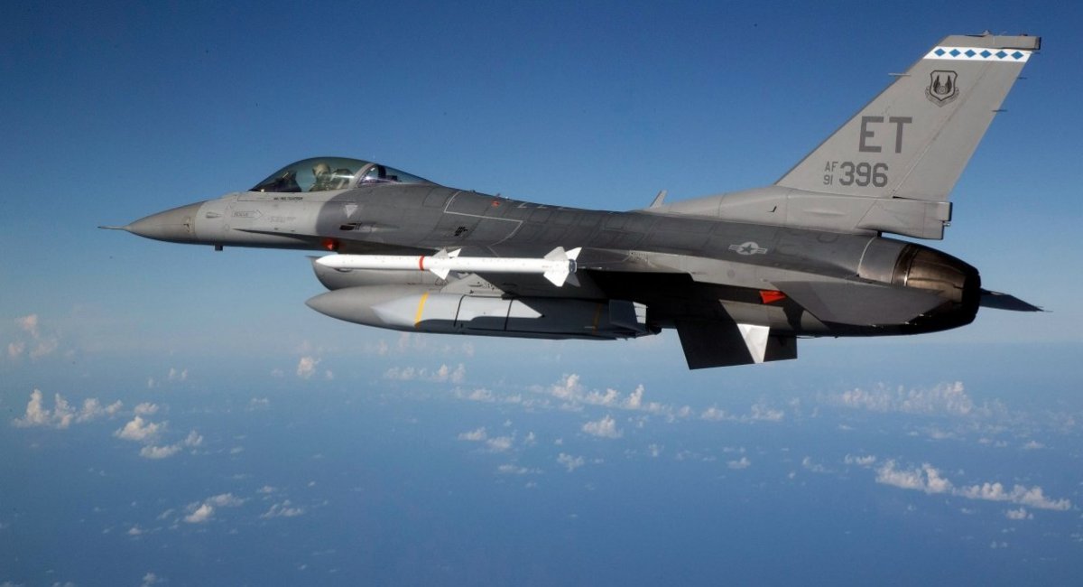 F-16 з JASSM-ER (всі фото: US DoD) 