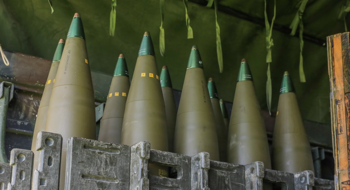 США провалюють план з виробництва 155-мм артилерійських боєприпасів: скільки виробляють зараз та коли буде 1 млн