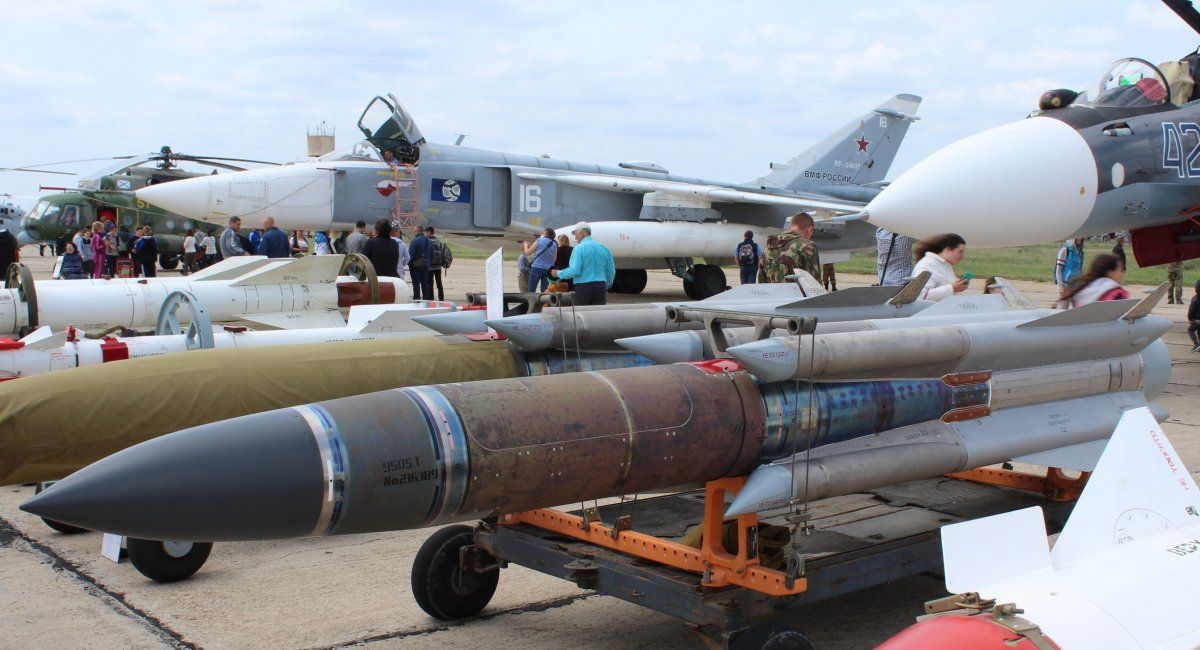 В центрі - російська протирадіолокаційна ракета Х-31П, ілюстративне зображення з відкритих джерел