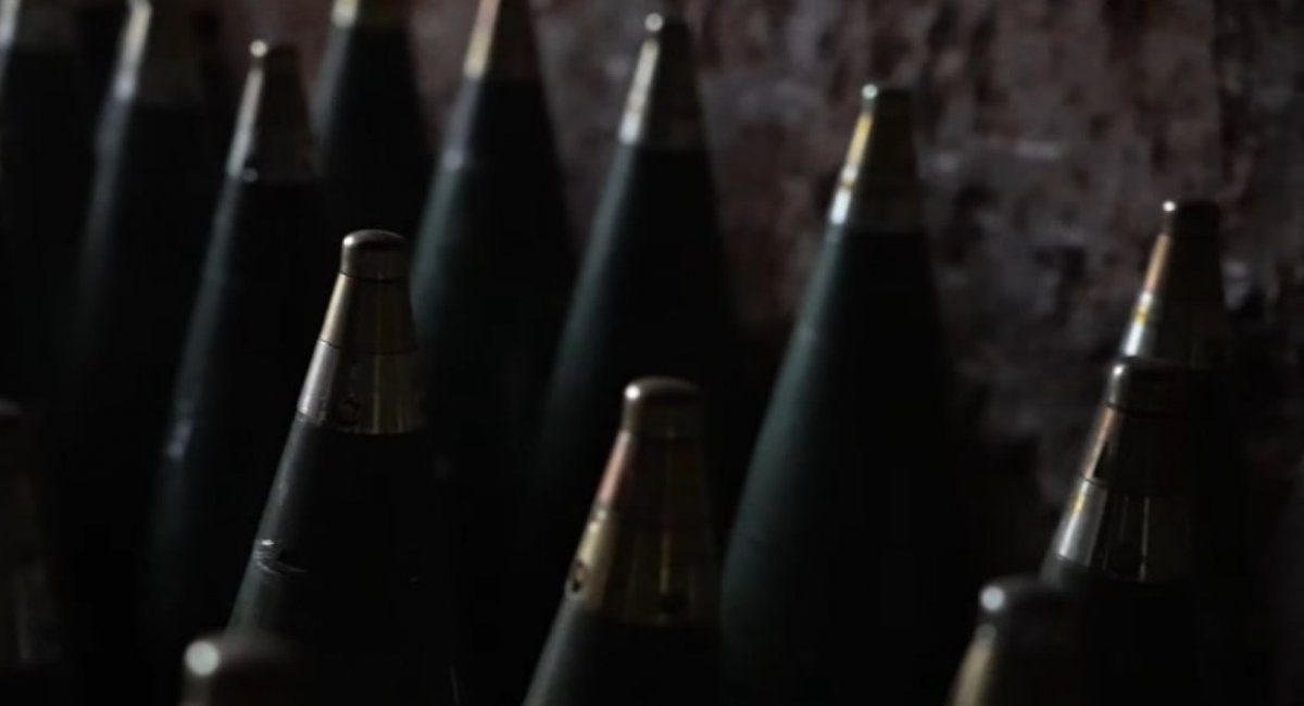 Українські 155-мм снаряди M107A1 на озброєнні 100-ї ОМБр. Кадр з відео Донбас Реалії