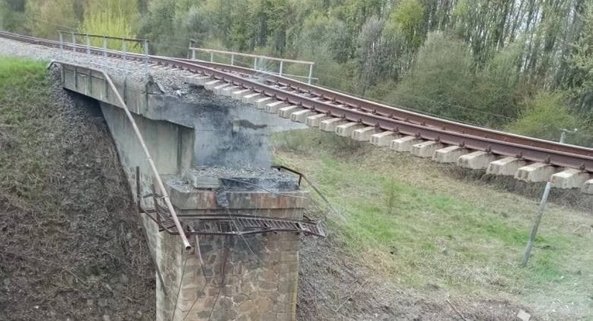 Міст у Курській області РФ втомився остаточно та надовго: з'явились фото, а рашисти вже шукають диверсантів
