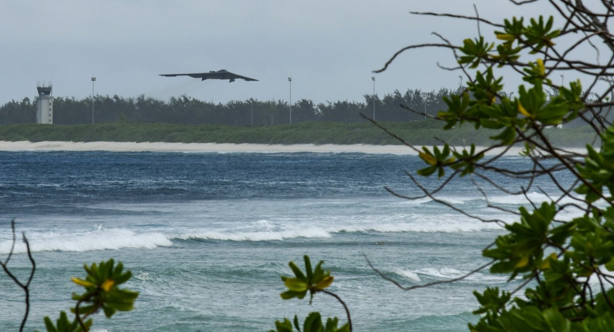 США сконцентрували третину своїх B-2 на маленькому острівці в Індійському океані площею 30 км²