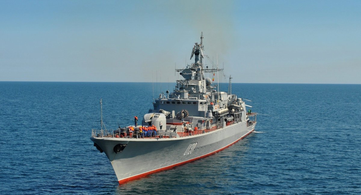 Російський танкер намагався "сховатися" від "Гетьмана Сагайдачного", спустивши триколор