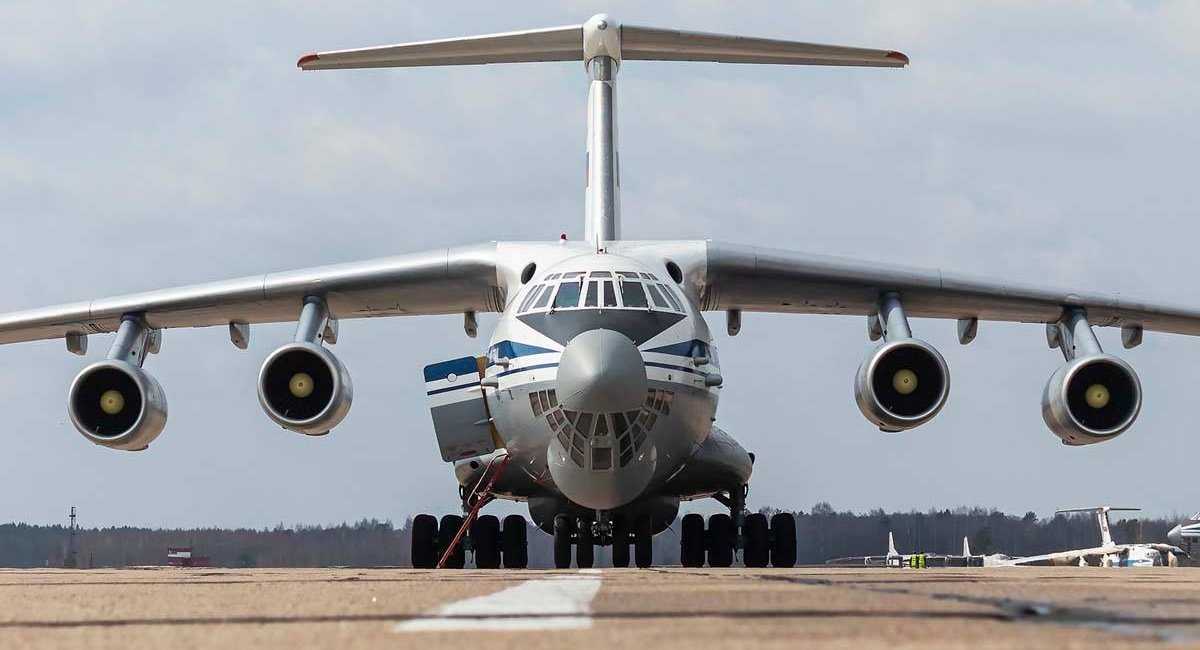 Ил-76 - основний літак військово-транспортної авіації РФ