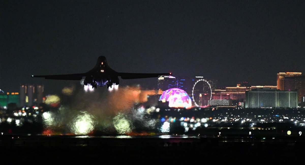 Традиція "списати все і чимшвидше" поступається холодному розрахунку і дійшла до бомбардувальників ПС США