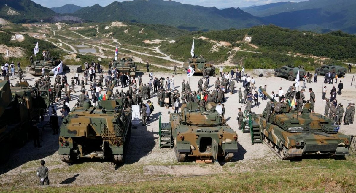 Демонстрація техніки південнокорейської армії в рамках Defense Expo Korea 2022, фото з відкритих джерел