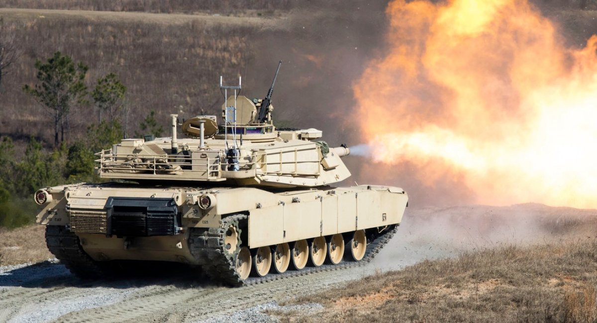 На базі, серед усього, буде розташовано близько 85 танків M1A2 Abrams