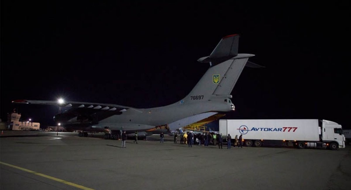 Іл-76МД ЗСУ на розвантаженні медичного вантажу в аеропорту "Бориспіль"
