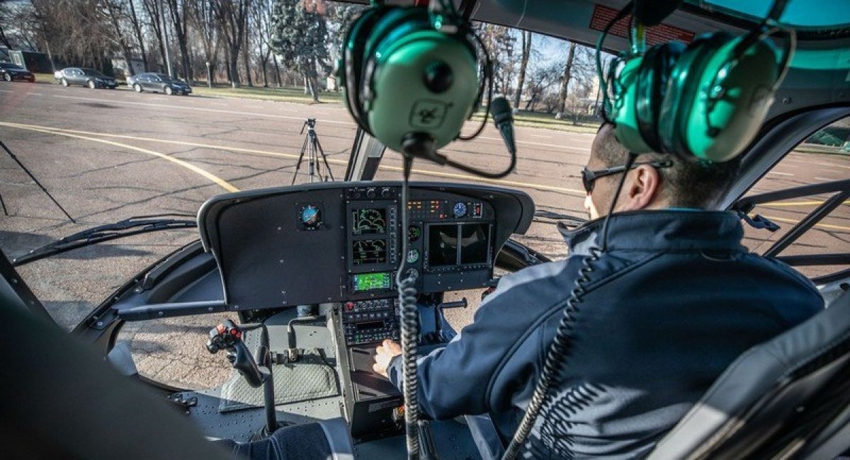 ​Авіатори ДПСУ продовжують опановувати гелікоптери Airbus Н-125