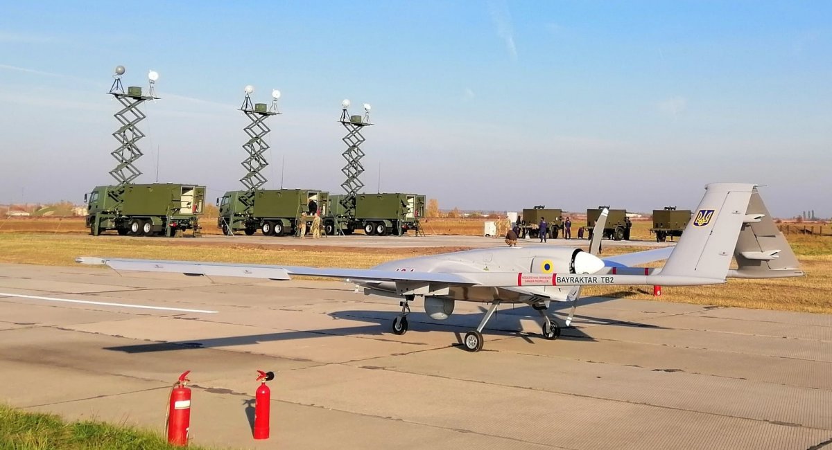 Розвідувально-ударний безпілотний літальний апарат Bayraktar TB2 ЗСУ та станції управління комплексом