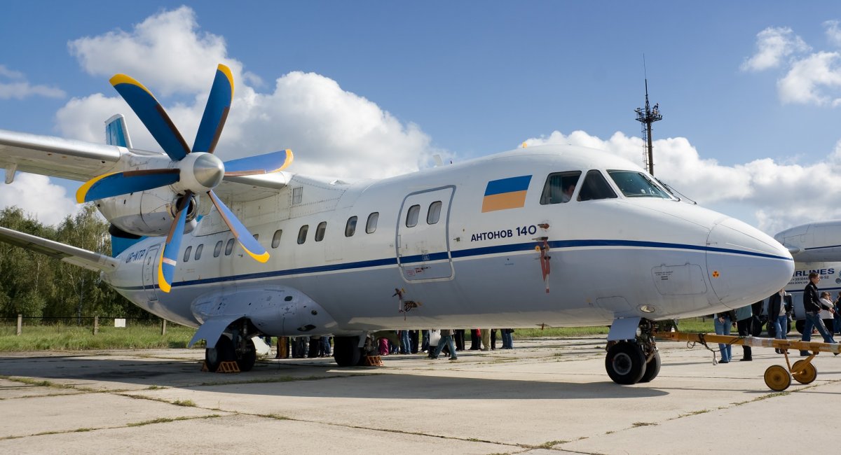 Вантажно-пасажирський літак Ан-140