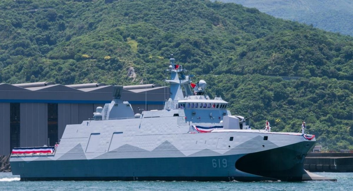 Новий корвет Ta Chiang ВМС Республіки Китай, вигляд спереду