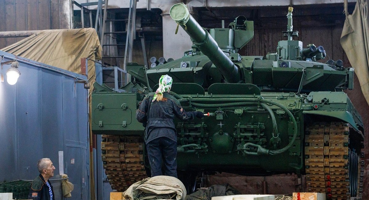 Т-90М на фарбуванні, фото ілюстративне