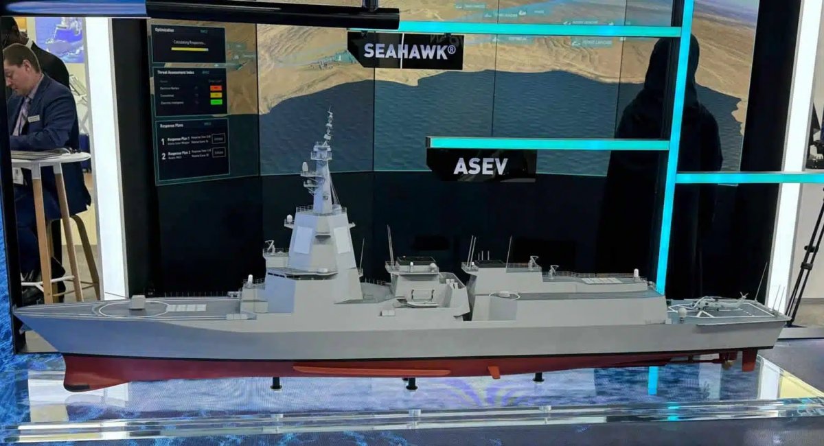 Демонстрація макета супер-есмінця ASEV на виставці IDEX 2025, фото - Naval News