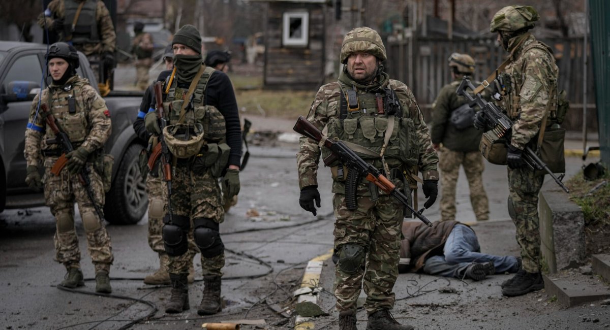 Українські війська звільнили Бучу та Ірпінь, де ворог був повбивав мирне  населення.