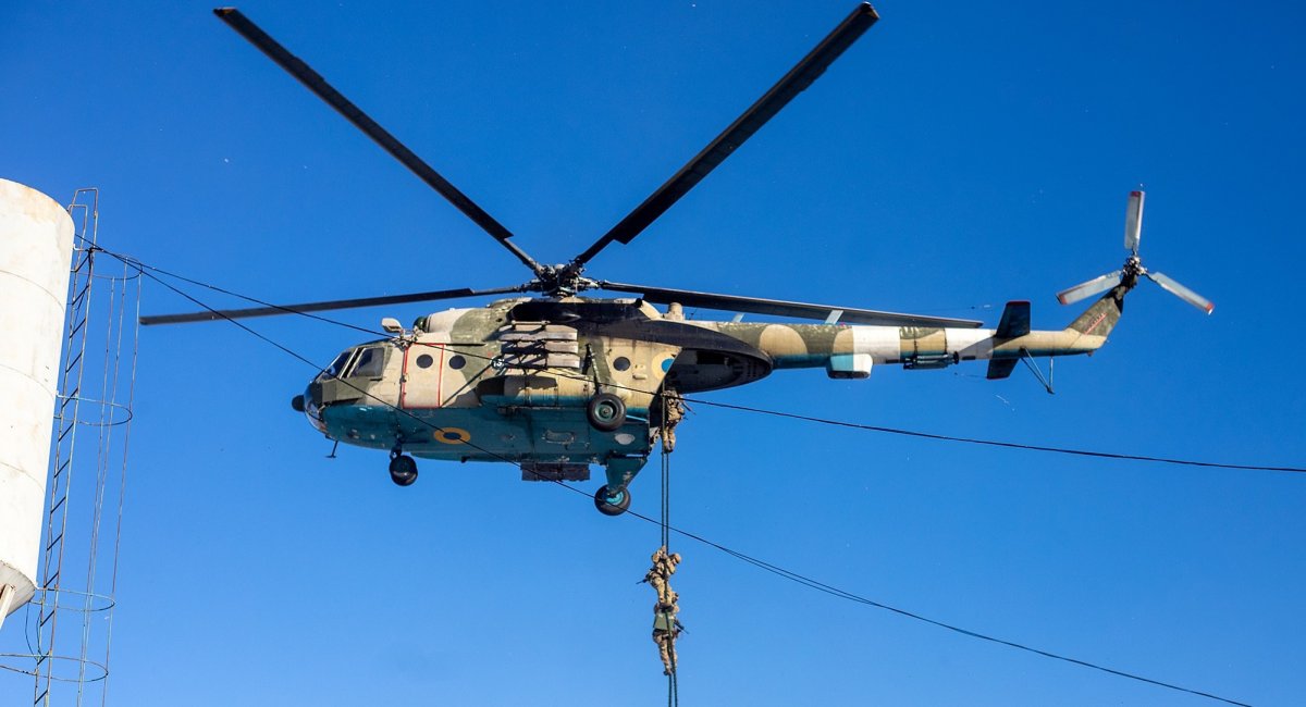 До спецоперації по знищенню "терористів" залучались гелікоптери Мі-8 / Фото: СБУ