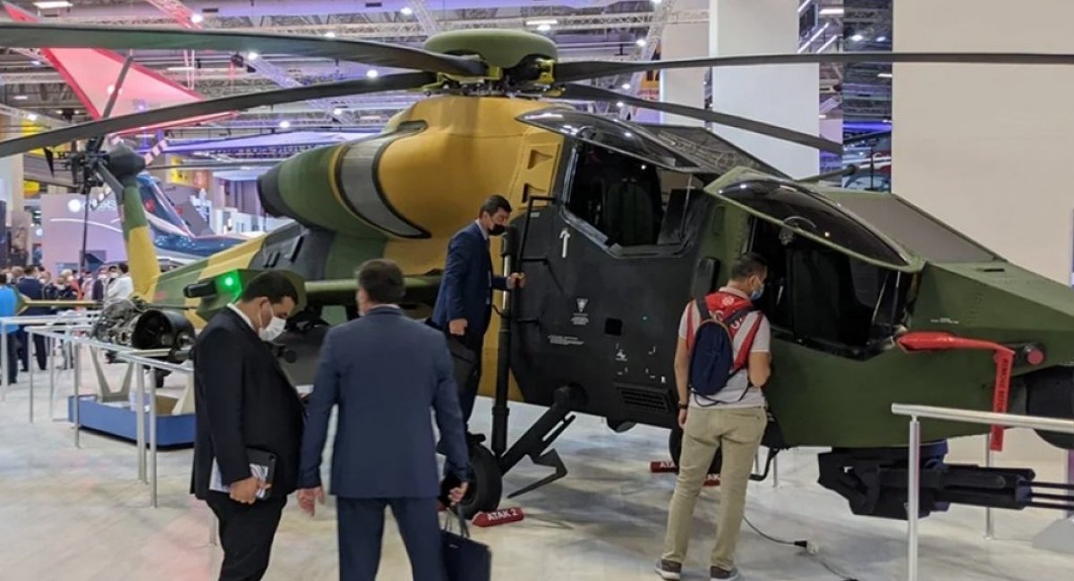 Зразок важкого ударного гелікоптера T929 ATAK-II на виставці IDEF-2021