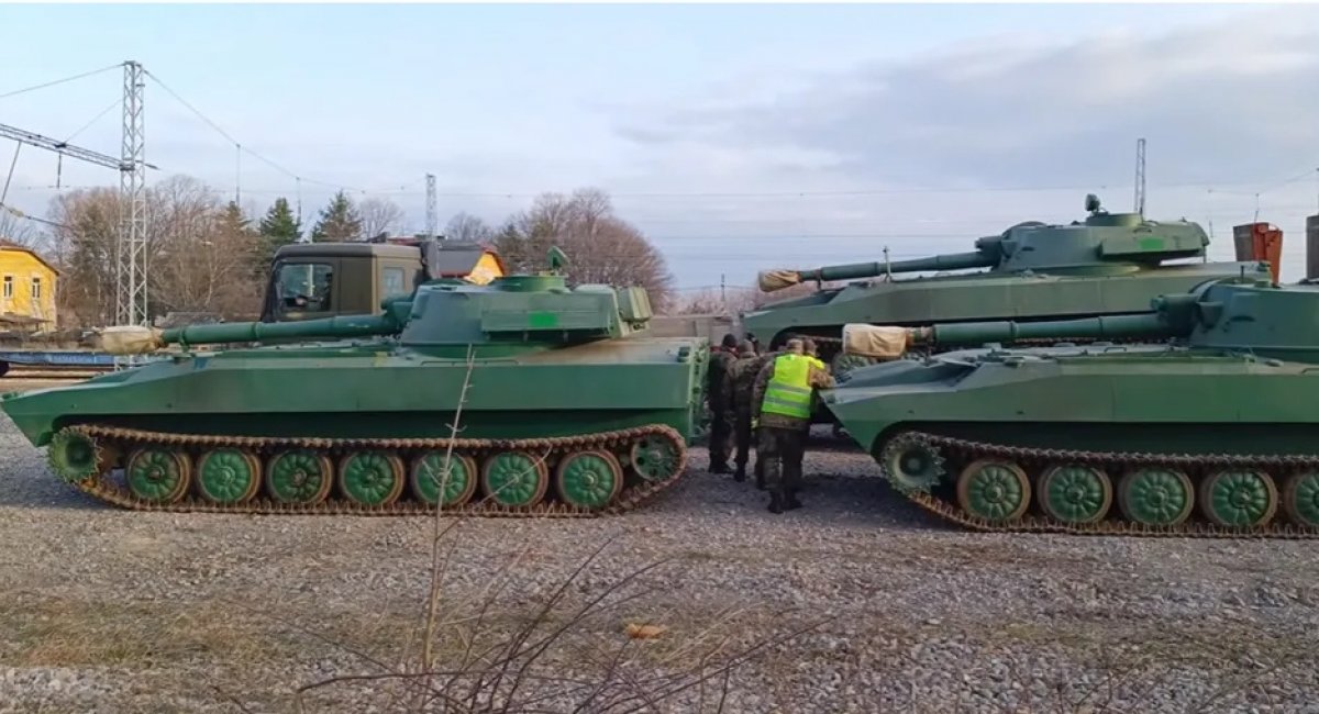 Розконсервація болгарських САУ 2С1 "Гвоздика", весна 2024 року, фото з відкритих джерел