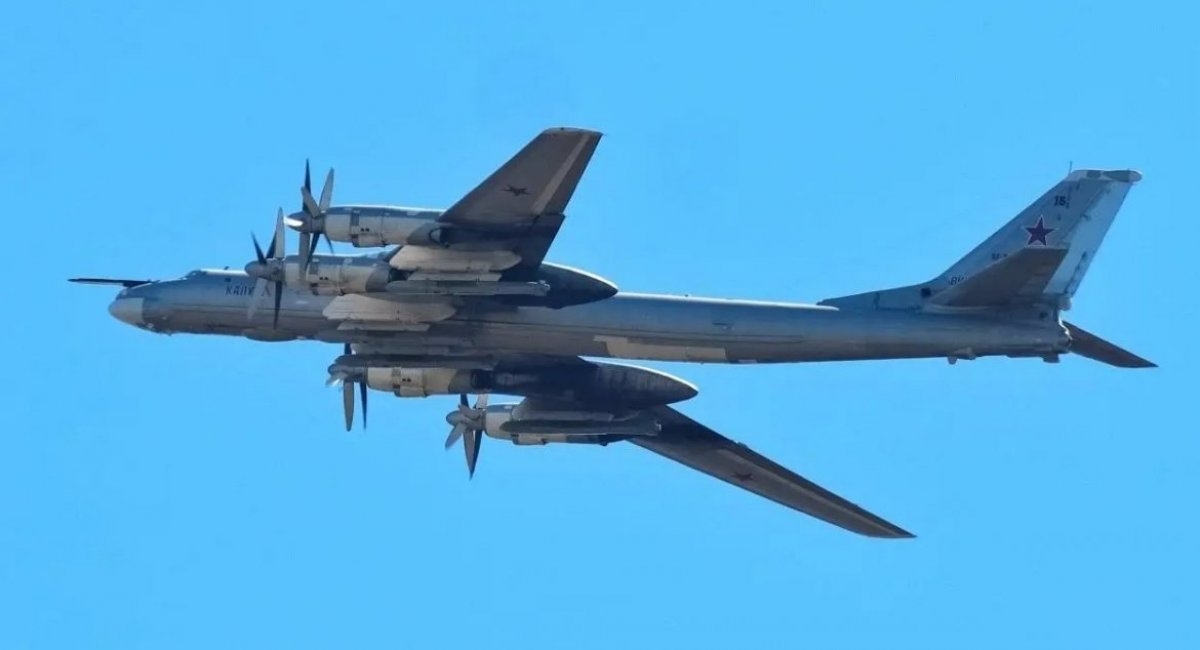 Рашистський Ту-95МС з ракетами Х-101, фото з відкритих джерел