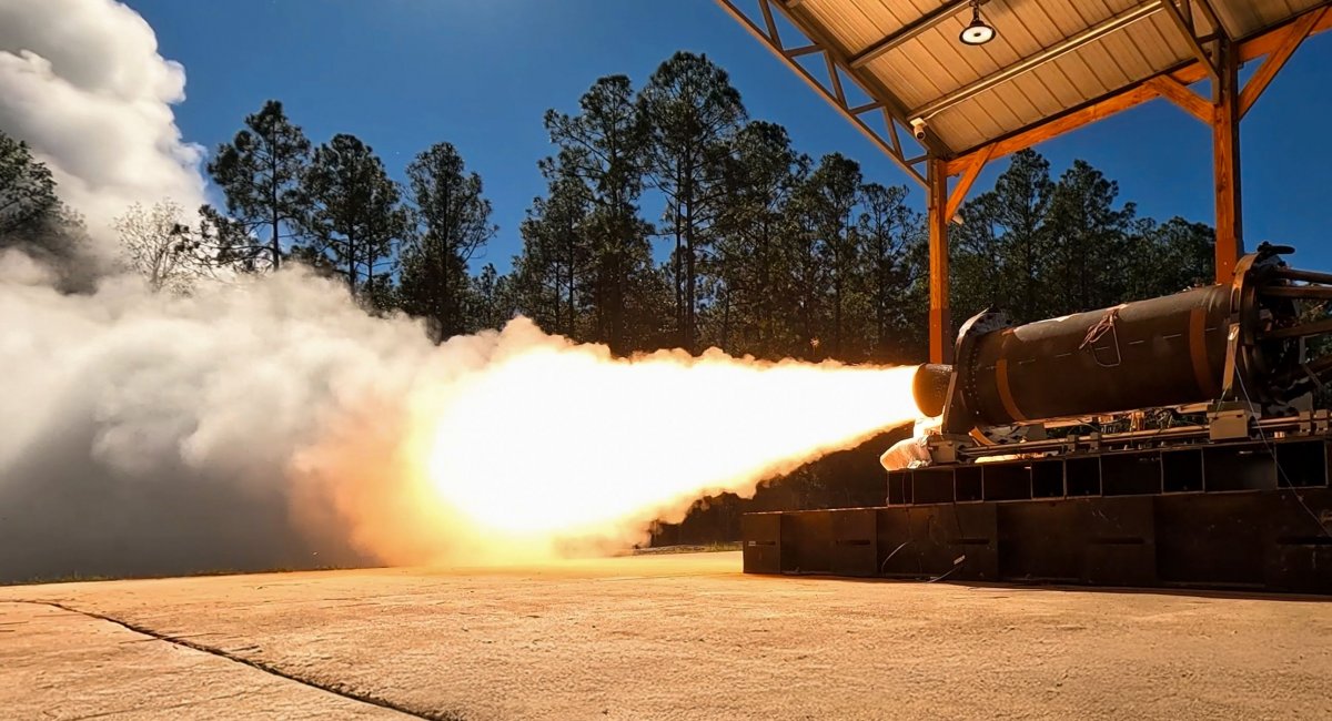 Твердопаливний двигун (фото: Anduril) 