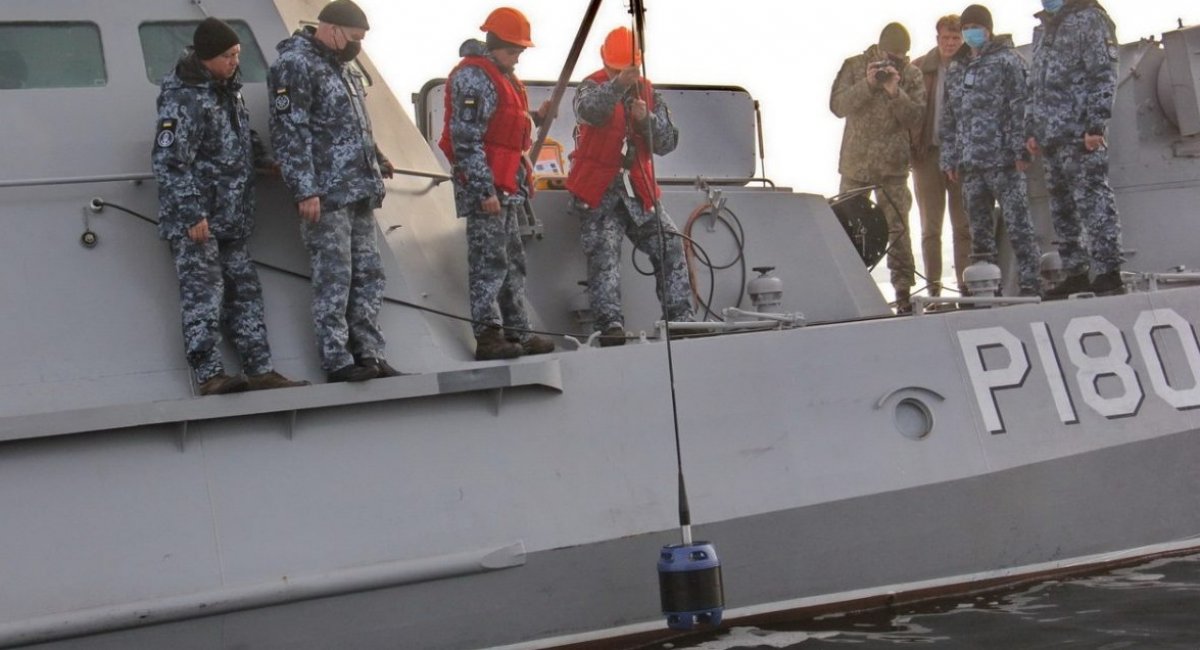 Екіпаж МБАК "Костополь" розгортає  ГАС Cerberus./ Фото: АрміяInform