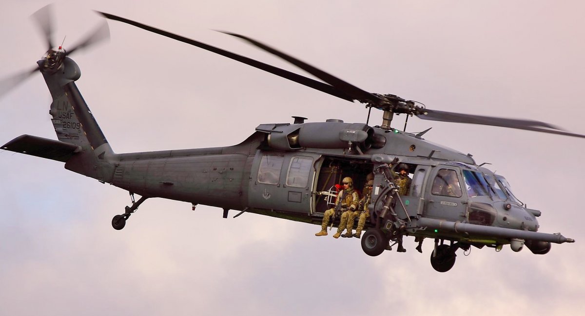 Як HH-60G Pave Hawk майстерно здійснює дозаправлення у повітрі (відео)