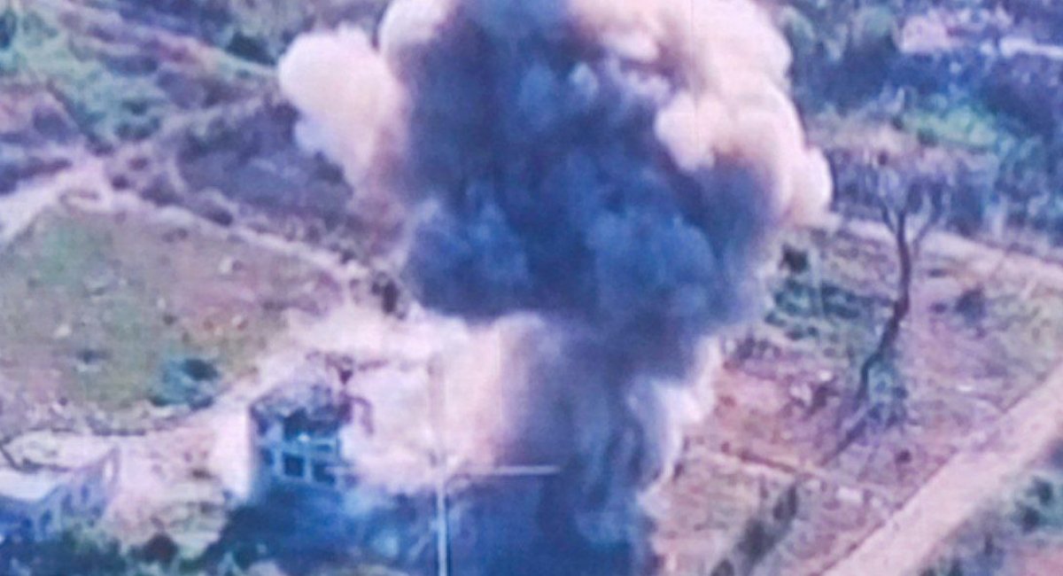 Вибух НРК-камікадзе з ФАБ-250. Фото з презентації 100-ОМБр