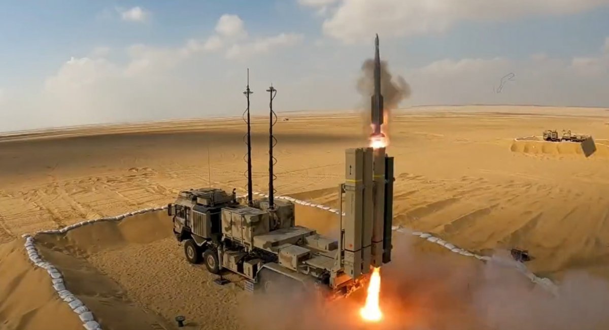 Тестові стрільби IRIS-T SLM в Єгипті, літо 2023 року, стоп-кадр з відео