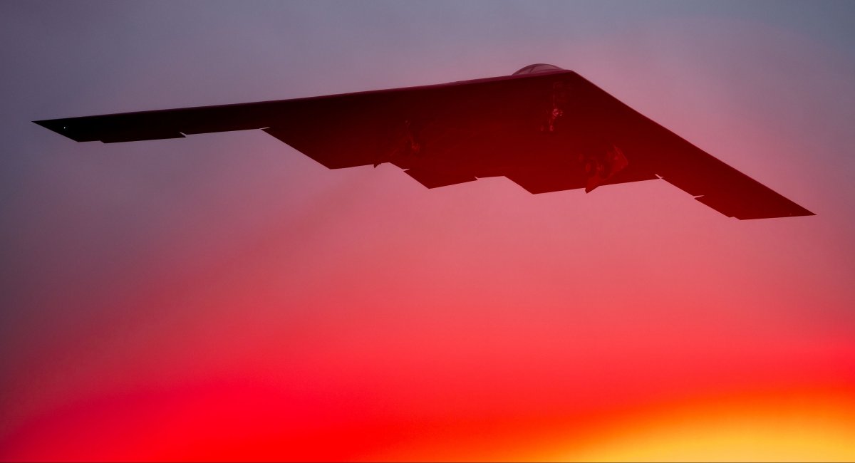  B-2 Spirit (всі фото: US DoD)
