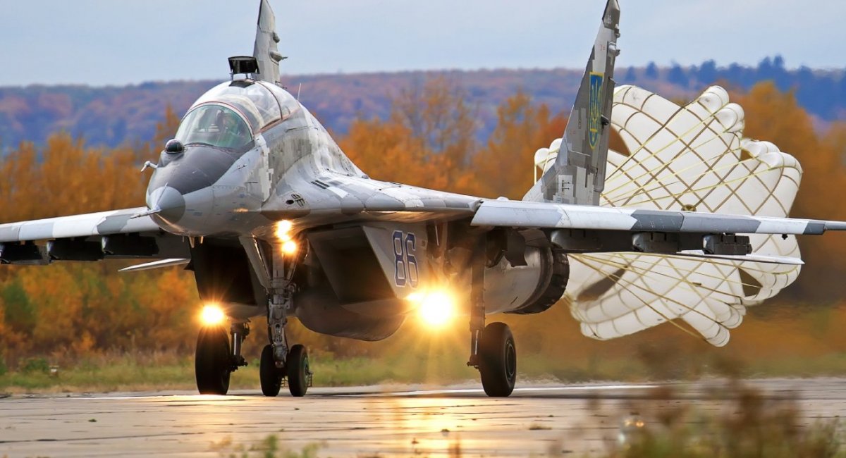 Міг-29 на посадці. Фото - Сергій Смолєнцев
