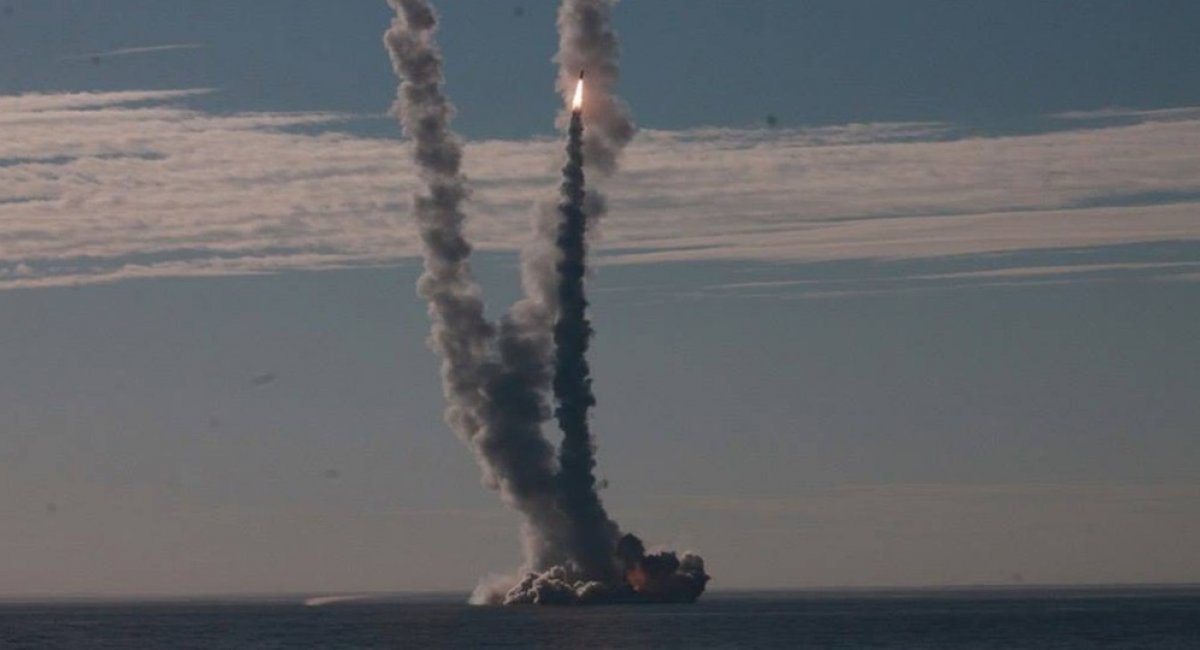 Пуск ядерних міжконтинентальних балістичних ракет Р-30 "Булава" з борту атомної субмарини проєкту 955 "Борей" або проєкту 955А "Борей-А"