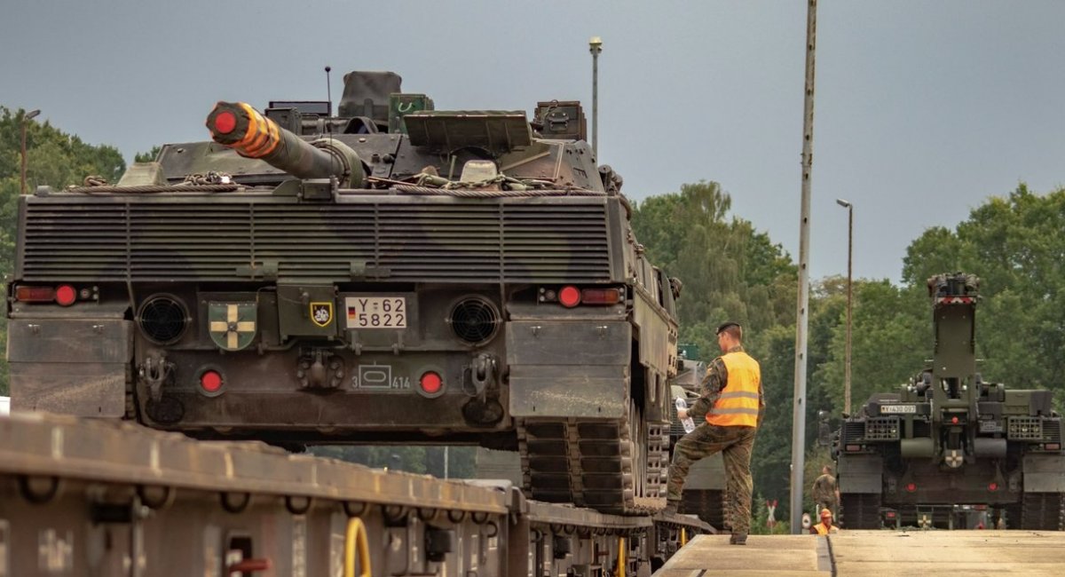 Завантаження німецьких Leopard 2 на залізничні платформи, ілюстративне фото з відкритих джерел