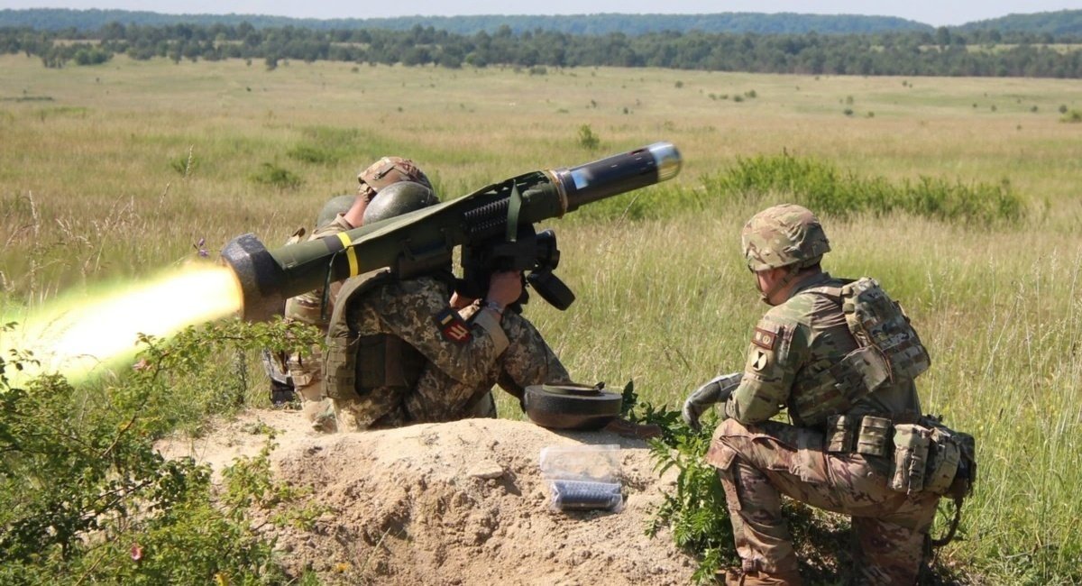 ПТРК Javelin в руках українських військових, фото ілюстративне
