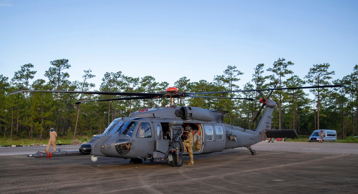 У США проводять випробування сучасного бойового гелікоптера HH-60W Jolly Green II