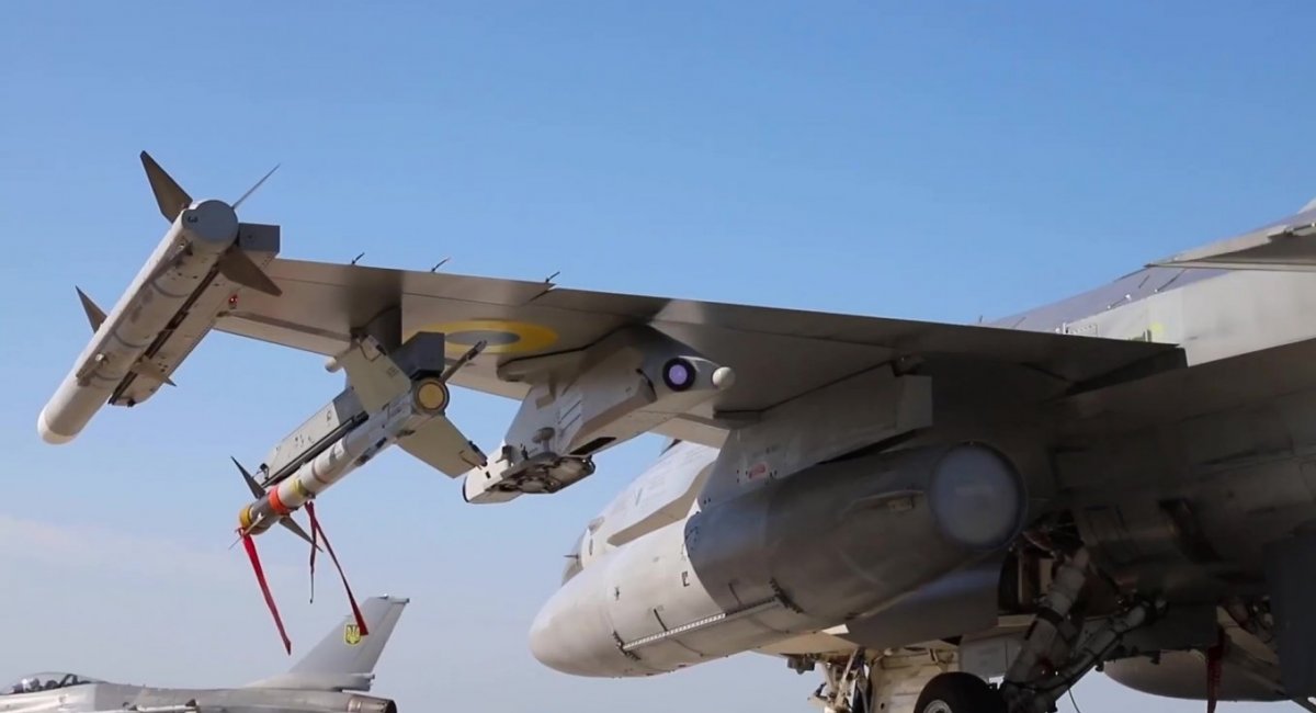 Пілон типу PIDS+ та ECIPS+ на українському F-16