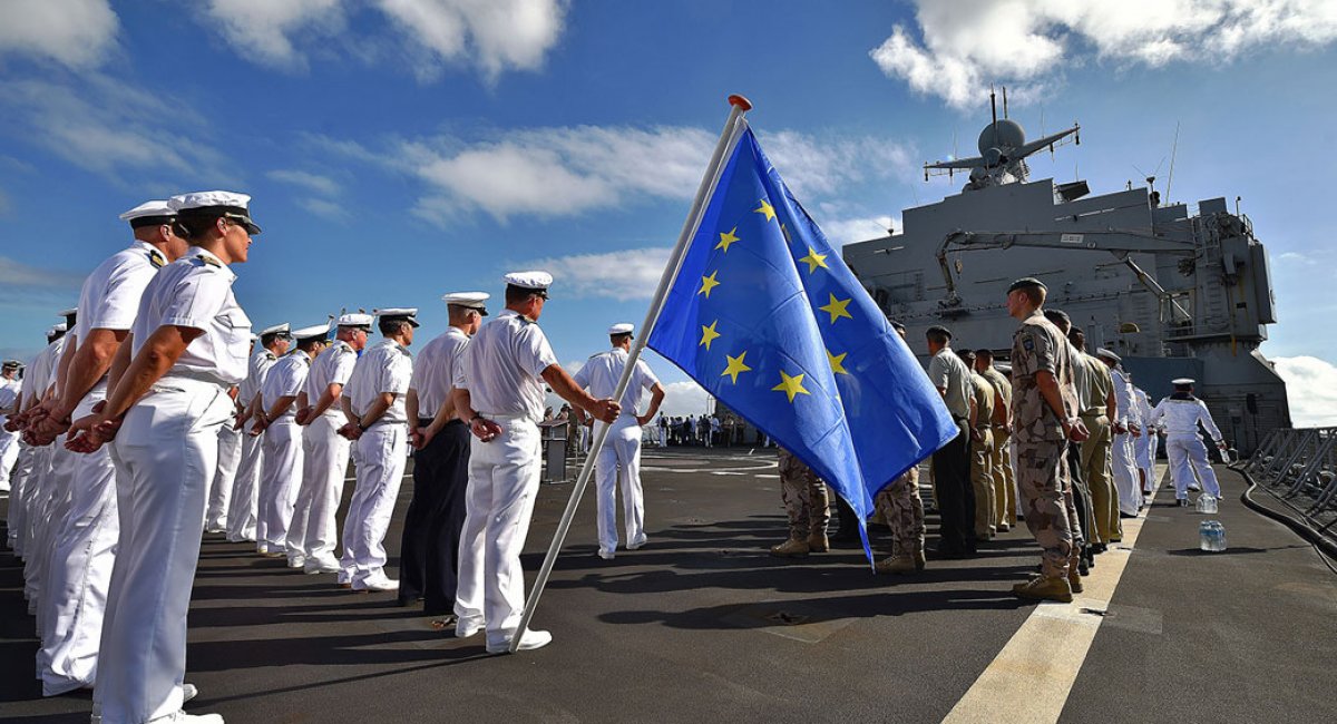 Шикування на кораблі Королівського ВМФ Данії. Фото: NATO