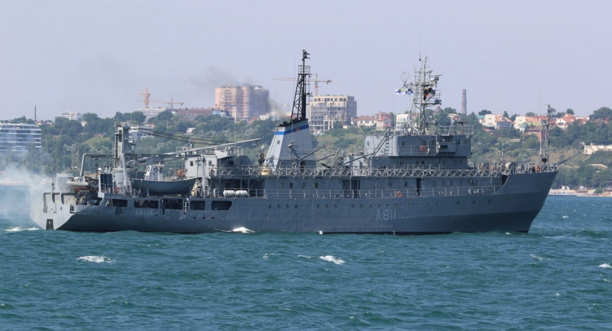 Судно розмагнічування проекту 130 А811 "Балта" під час параду на День ВМСУ 5 липня 2020 року