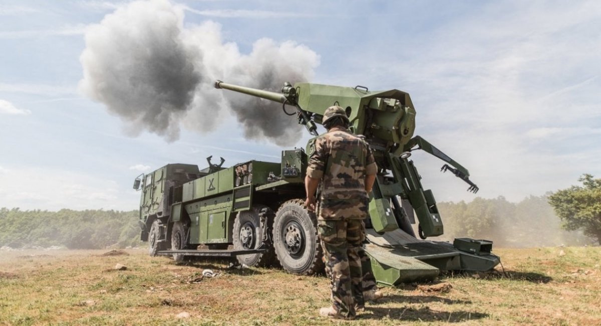 Французькі САУ CAESAR вже місяць нищать окупантів: перші кадри відправки 155-мм аргументів ворогу