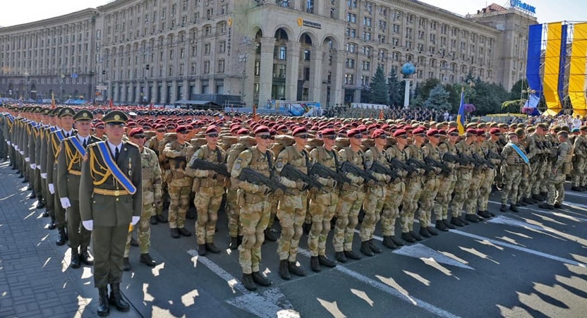 Незабаром Збройні сили України мають позбутися від призову та стати повністю контрактною армією