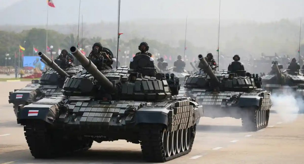 Танки Т-55 і Т-72S армії М'янми на параді, березень 2022 року, фото - Xinhua/U Aung